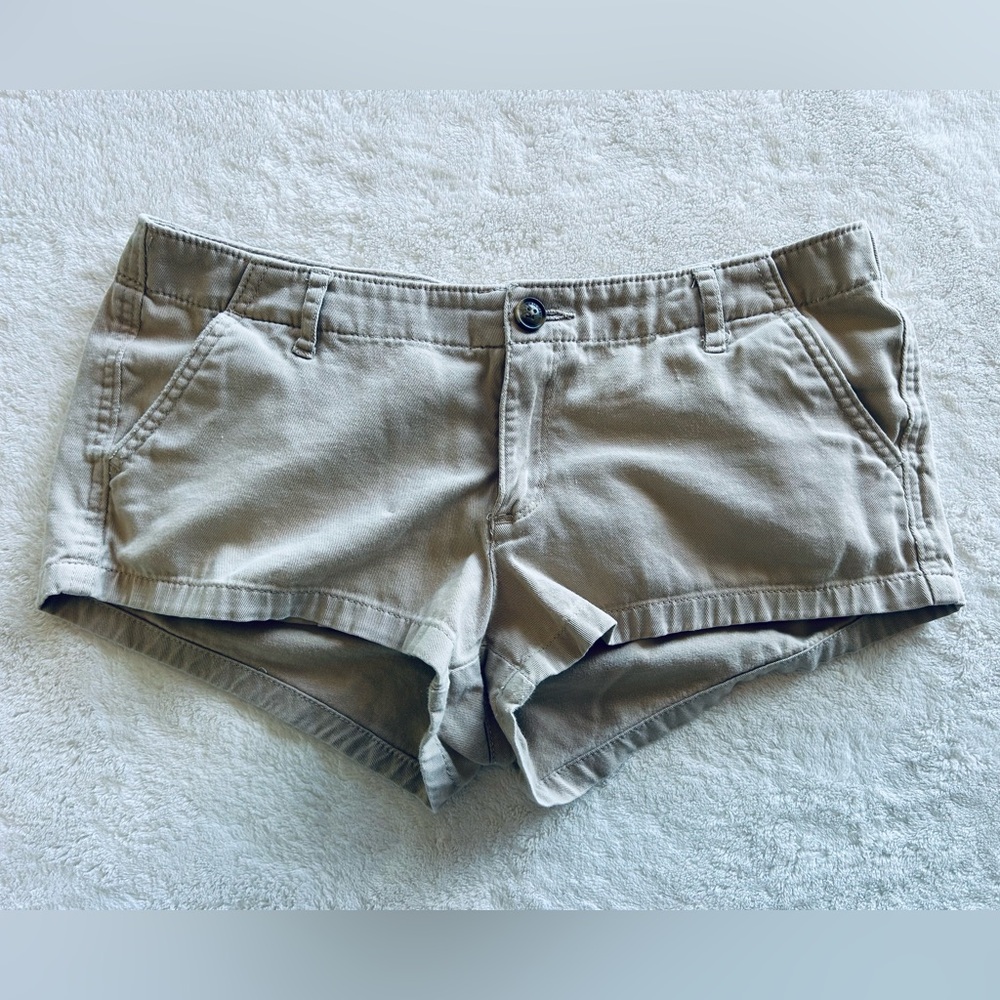 Hollister  Women's Khaki “Shorty” Shorts